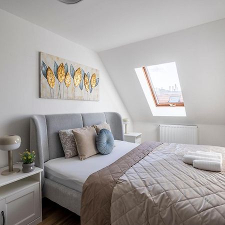 Exclusive & Central Duplex Residence By Prestige Homes Budapest Bagian luar foto